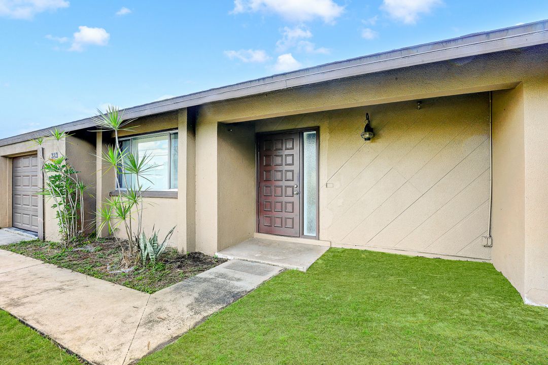 323 NE 11th Pl, Cape Coral, FL 33909