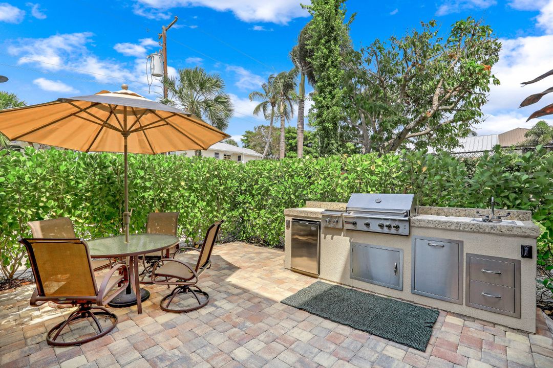 225 5th Ave S #104, Naples, FL 34102