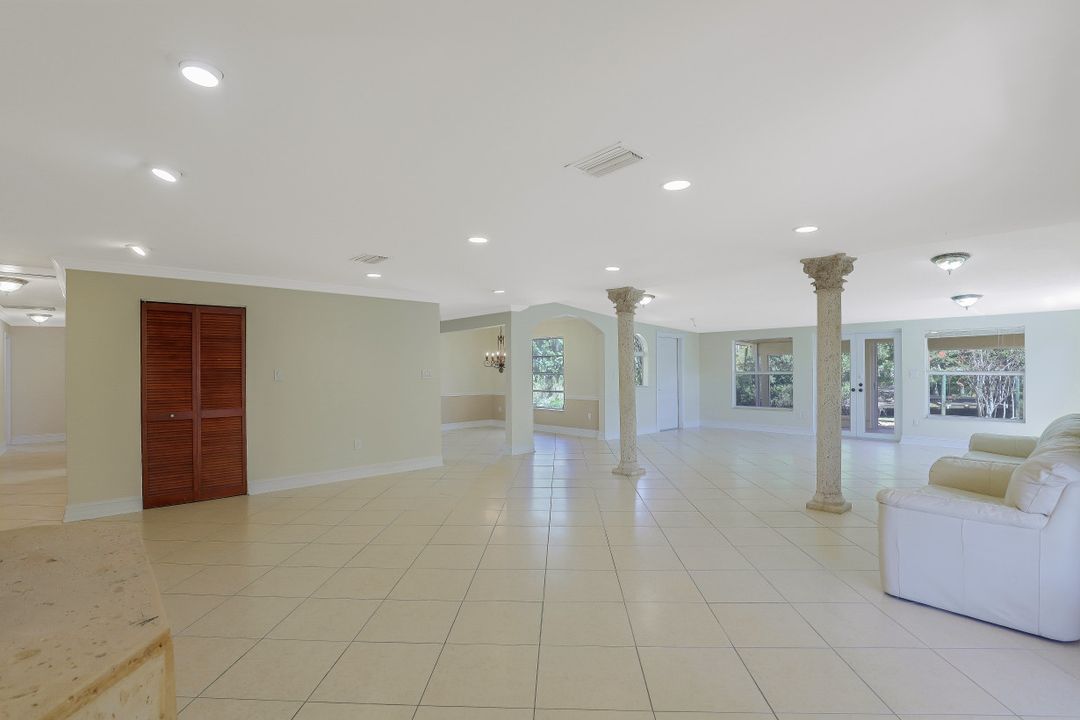 9820 Montana Ct, Bonita Springs, FL 34135