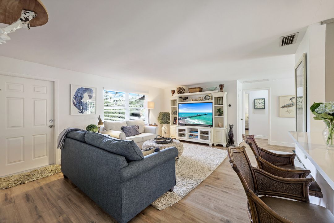 580 105th Ave N, Naples, FL 34108