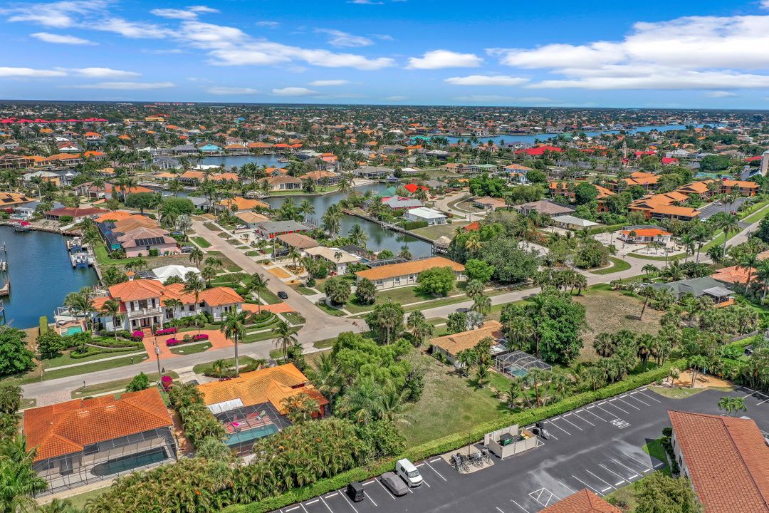 138 Greenbrier St, Marco Island, FL 34145