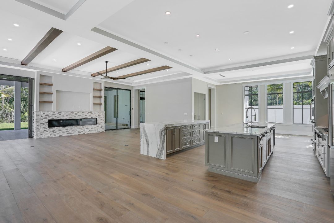 6435 Sable Ridge Ln, Naples, FL 34109