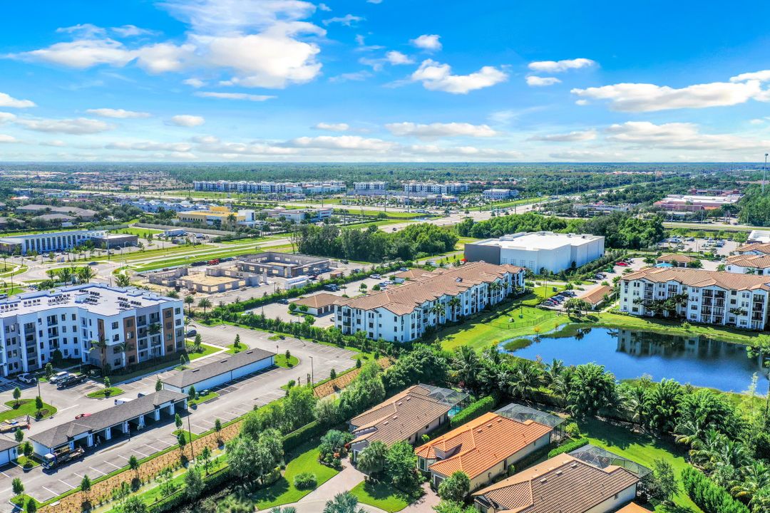 8696 Dilillo Ct, Naples, FL 34119