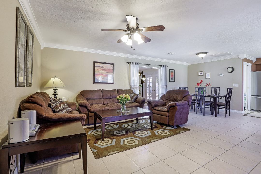 3923 SE 9th Ct, Cape Coral, FL 33904