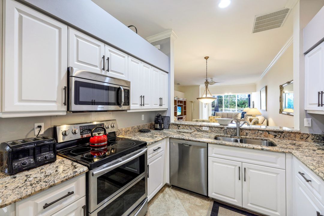 8755 Naples Heritage Dr, Naples, FL 34112