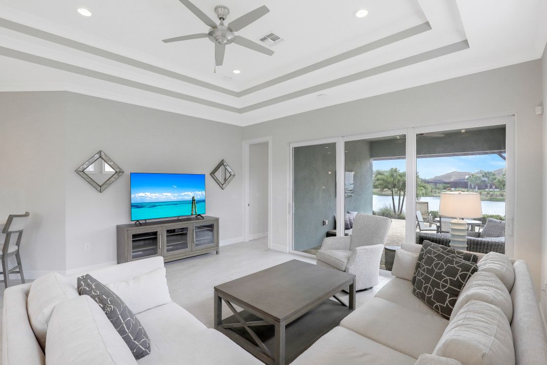 7075 Dominica Dr, Naples, FL 34113