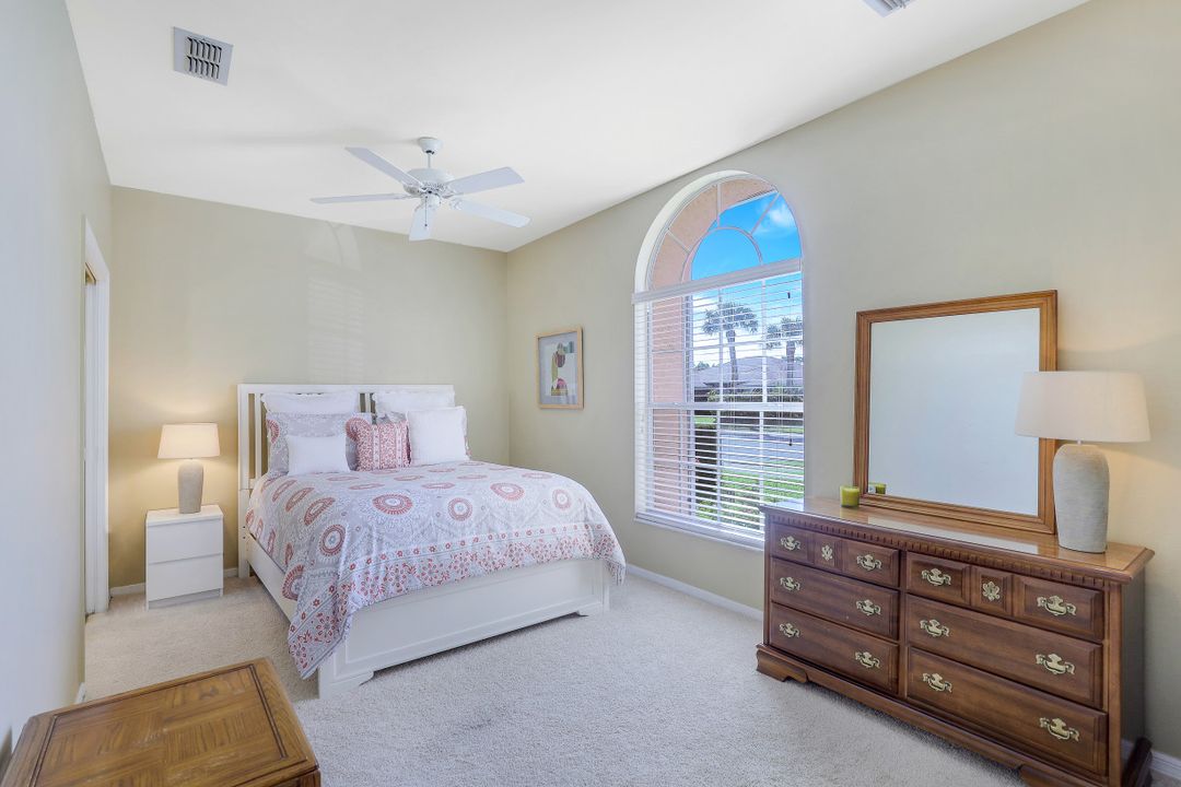 1812 Piccadilly Circus, Naples, FL 34112