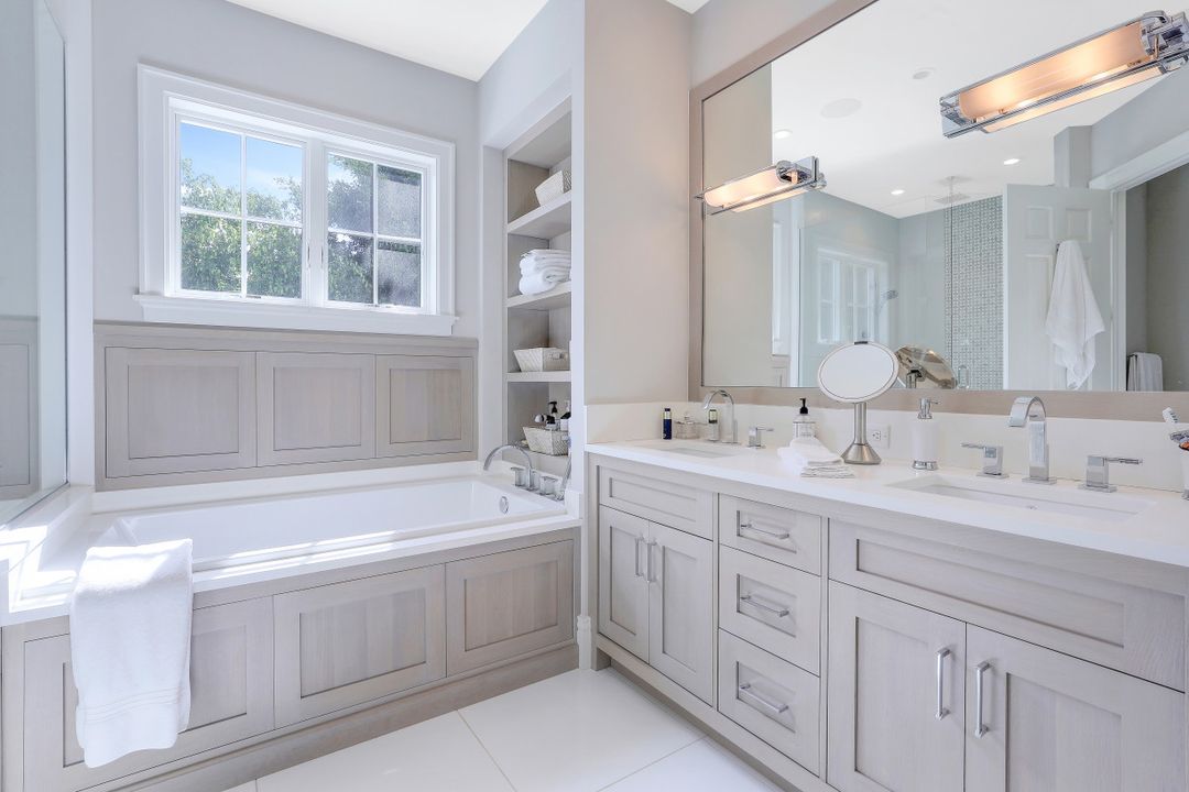 154 4th Ave N, Naples, FL 34102