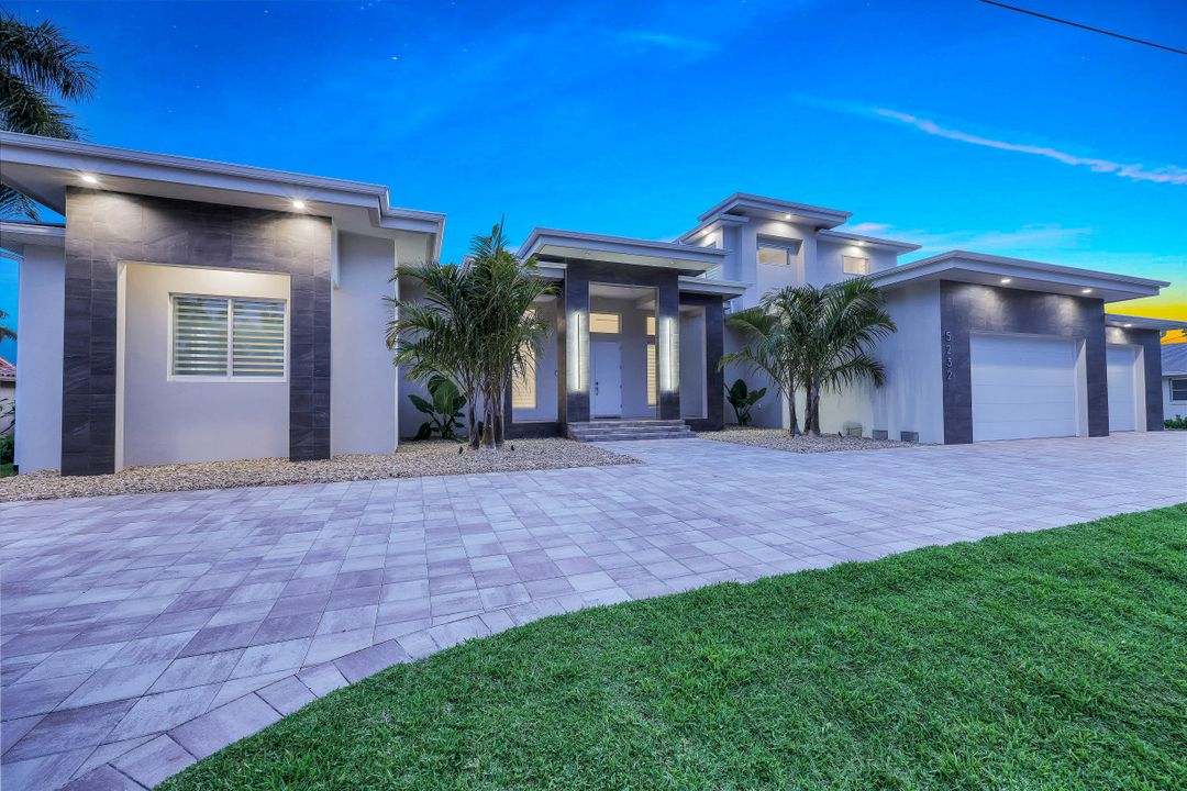 5232 Seminole Ct, Cape Coral, FL 33904