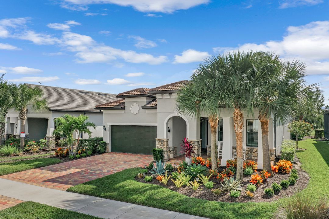 9350 Greyhawk Trl, Naples, FL 34120