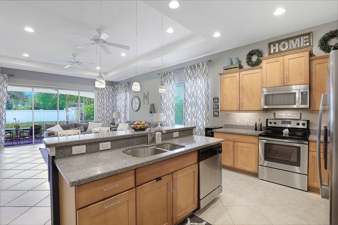 13484 Cambridge Ln, Naples, FL 34109