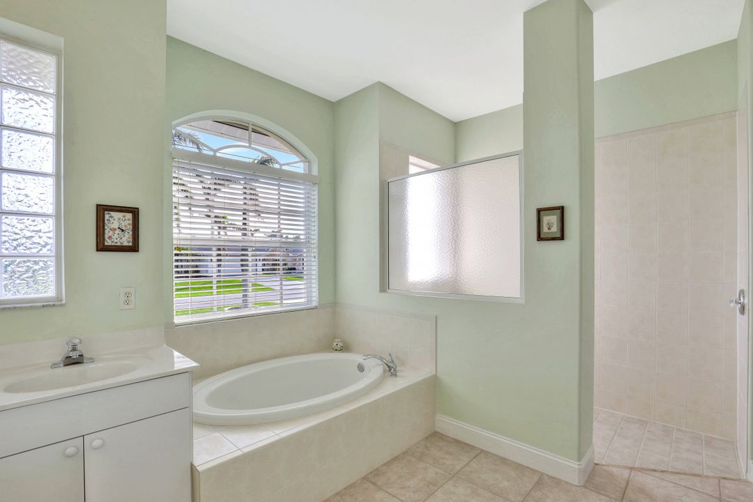 2709 SW 37th St, Cape Coral, FL 33914