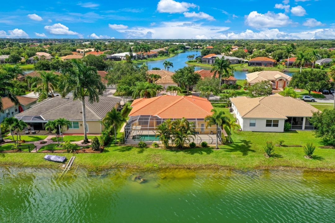 995 Chesapeake Bay Ct, Naples, FL 34120