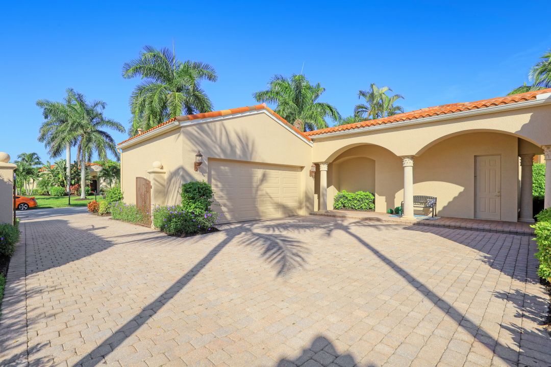 8516 Bellagio Dr, Naples, FL 34114