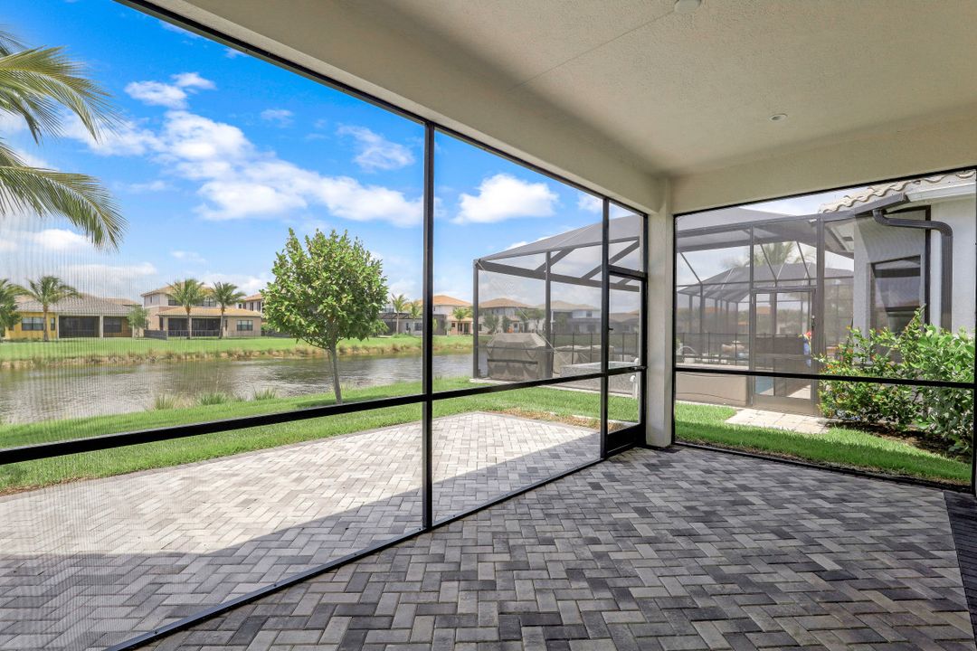 4488 Aurora St, Naples, FL 34119