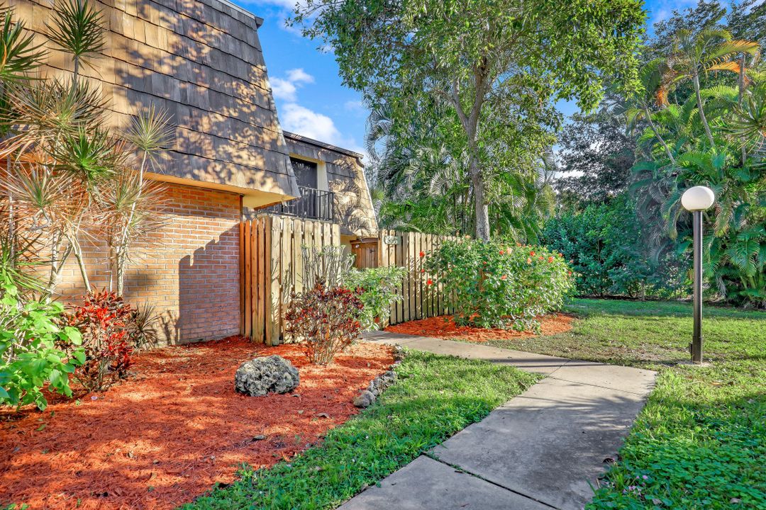 5620 Malt Dr #2, Fort Myers, FL 33907