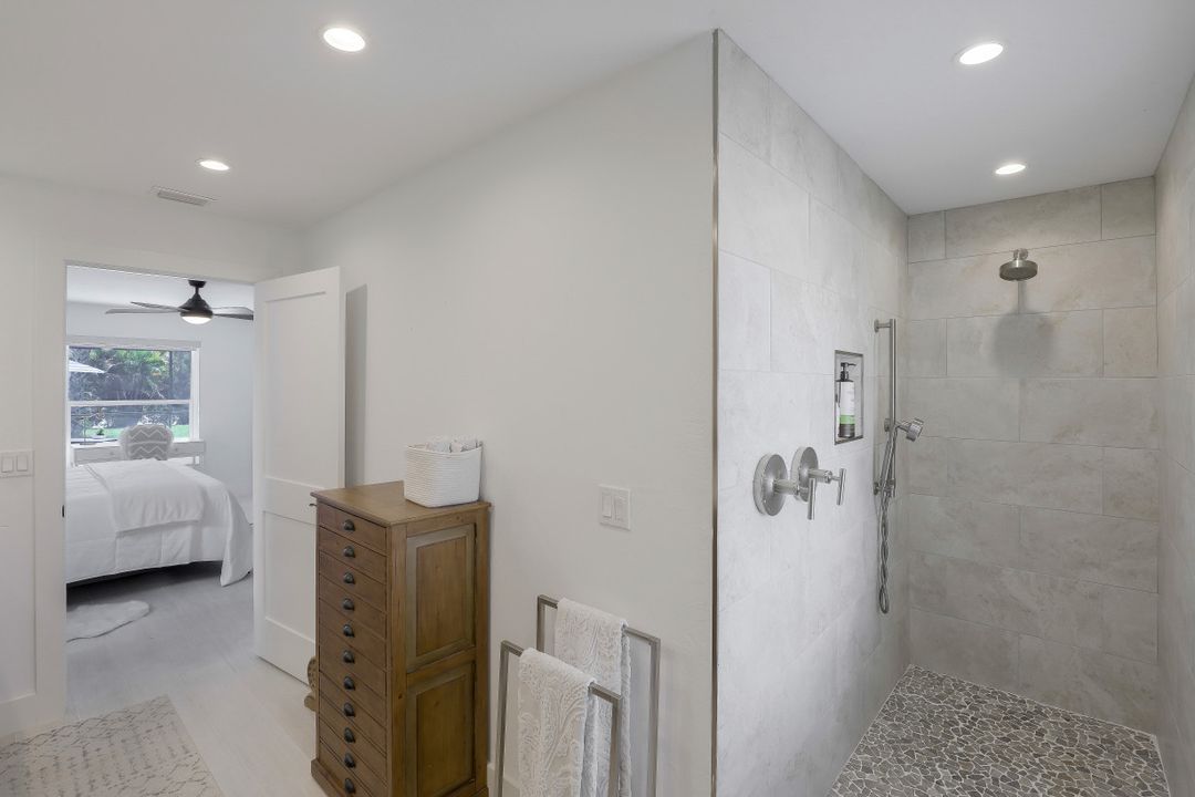 1010 Nottingham Dr, Naples, FL 34109