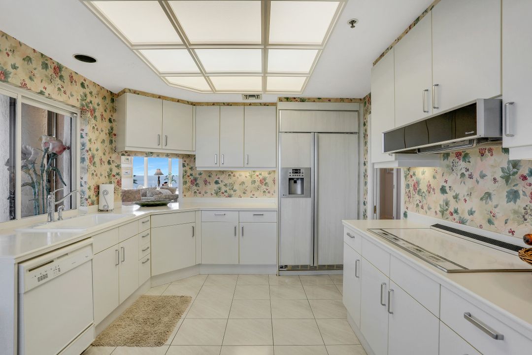 4951 Gulf Shore Blvd N #301, Naples, FL 34103