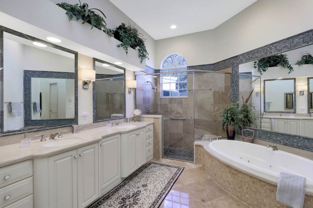 8089 Via Vecchia, Naples, FL 34108