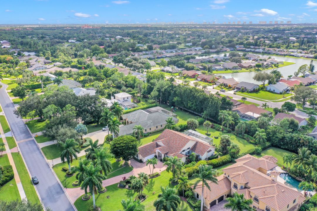 9245 The Ln, Naples, FL 34109