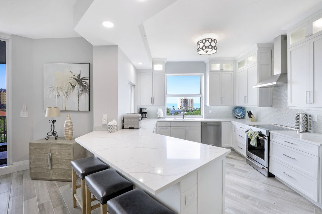 400 Flagship Dr #802, Naples, FL 34108