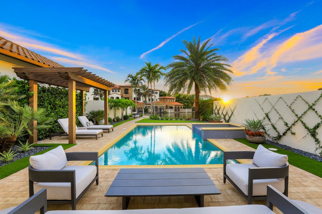 16520 Talis Park Dr, Naples, FL 34110