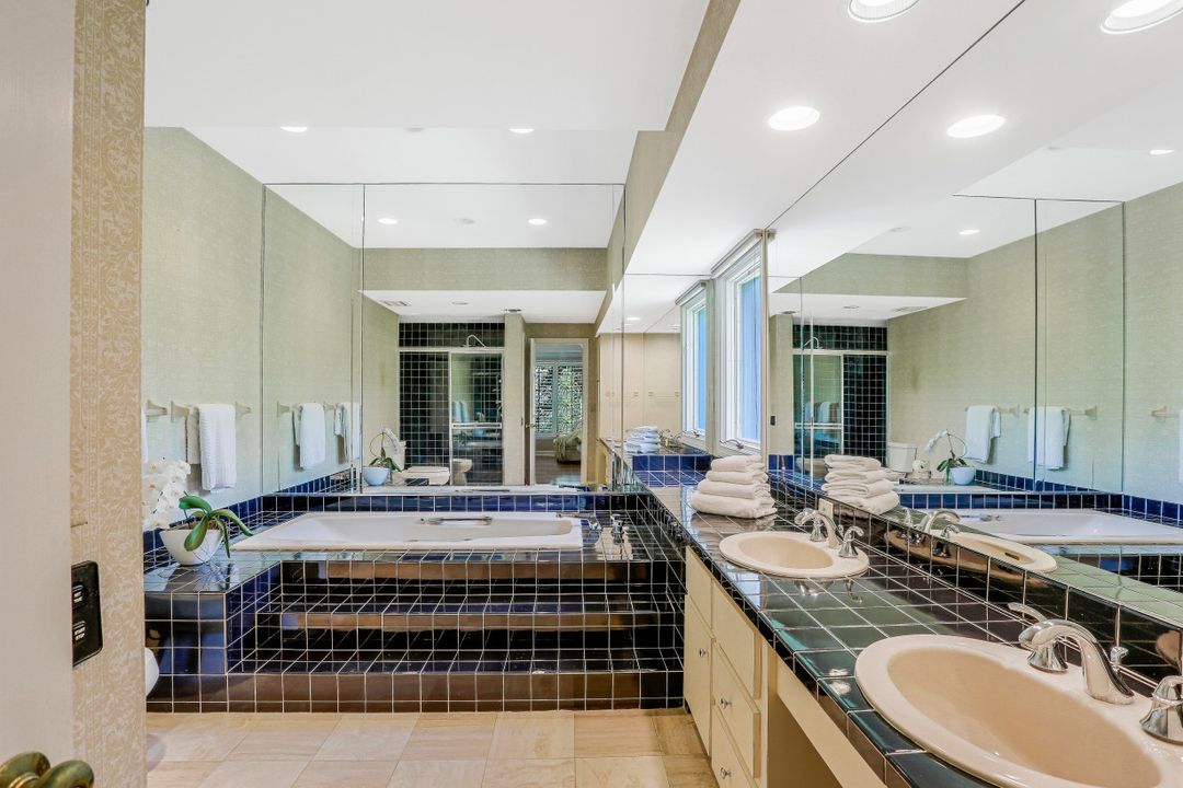 726 Bay Tree Ct, Naples, FL 34108