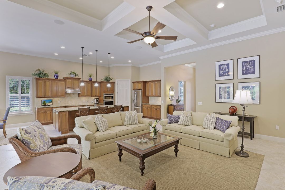 8962 Quarry Dr, Naples, FL 34120