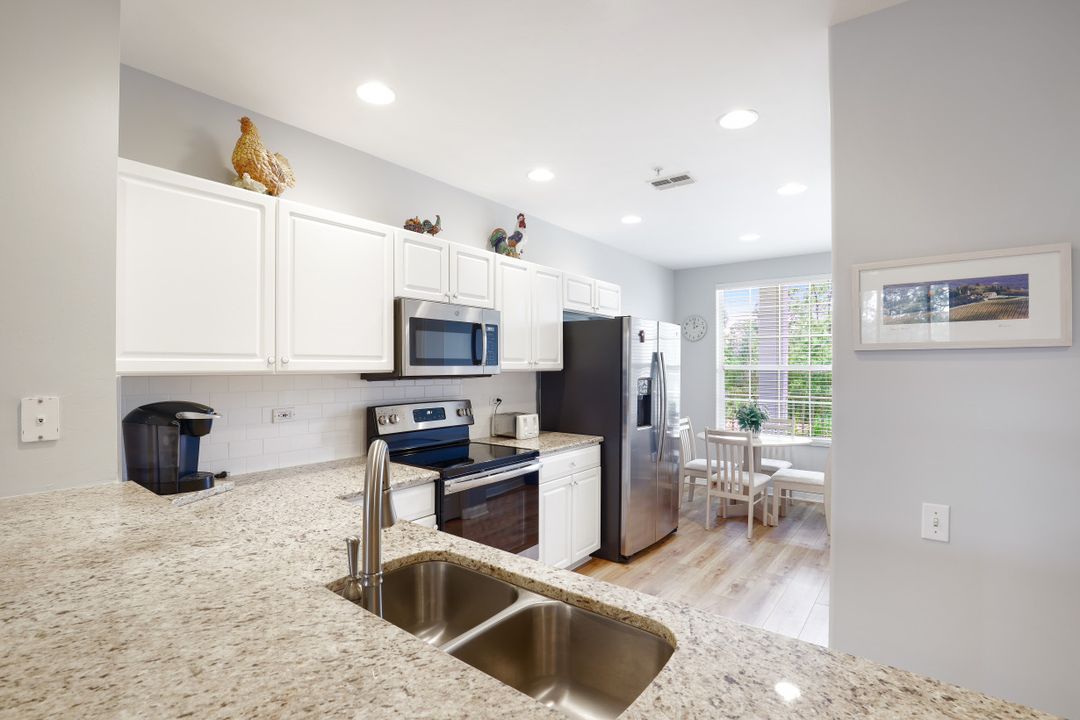 8217 Parkstone Pl #305, Naples, FL 34120