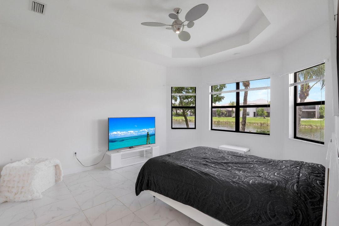 4488 Aurora St, Naples, FL 34119