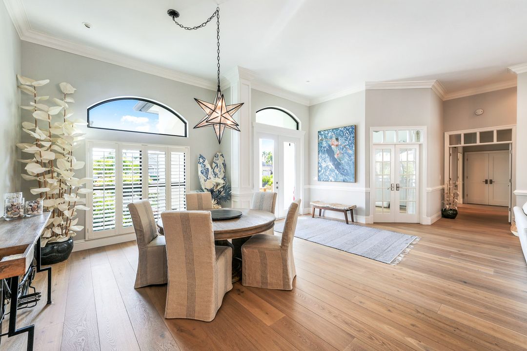 713 Shadow Lake Ln, Naples, FL 34108