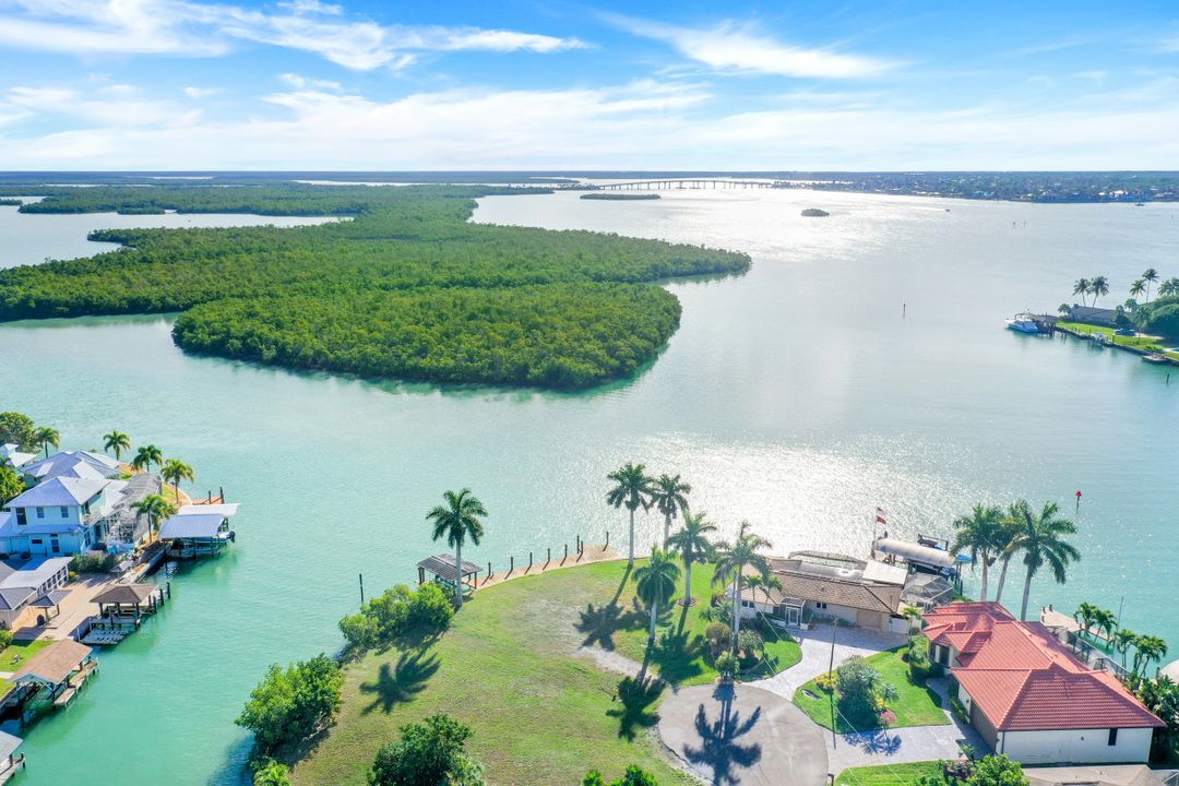 159 Tahiti St, Naples, FL 34113