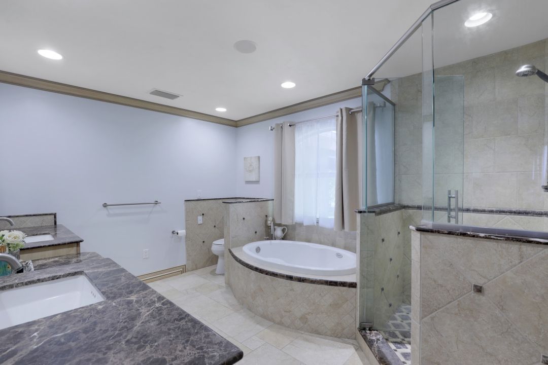 5660 Spanish Oaks Ln, Naples, FL 34119