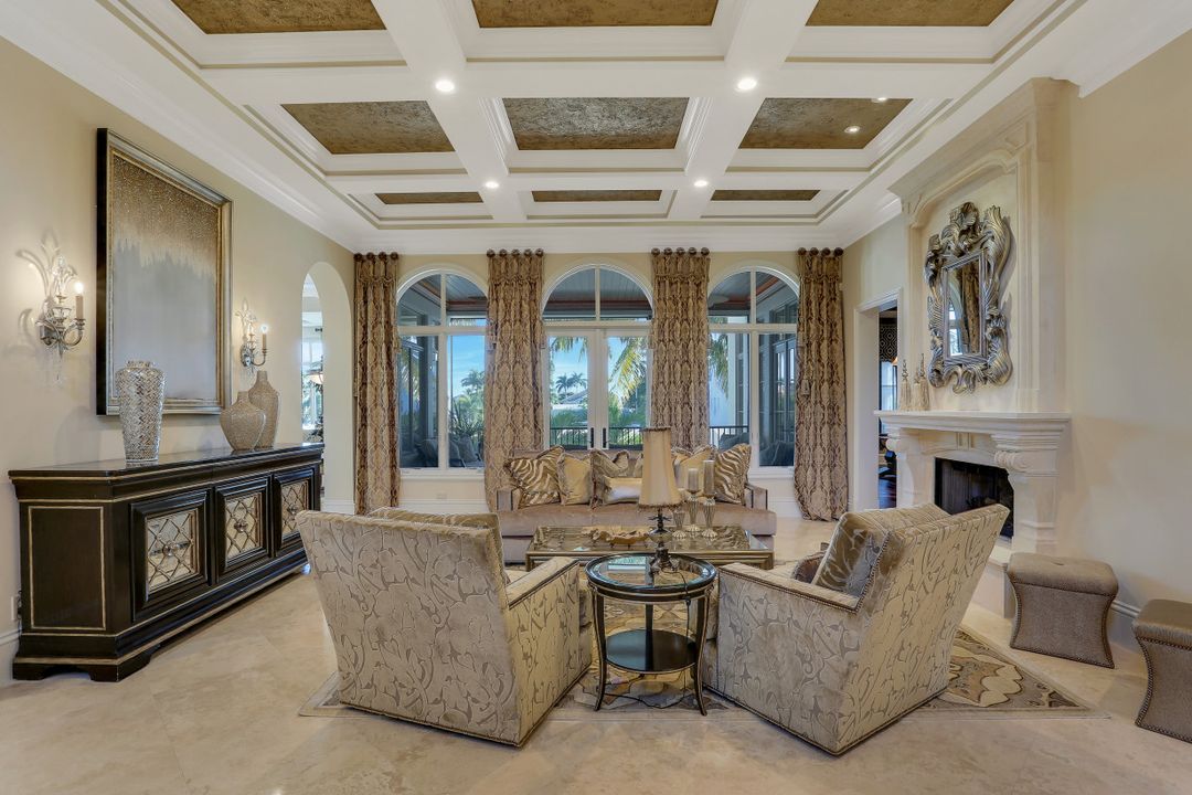 172 Seabreeze Ave, Naples, FL 34108