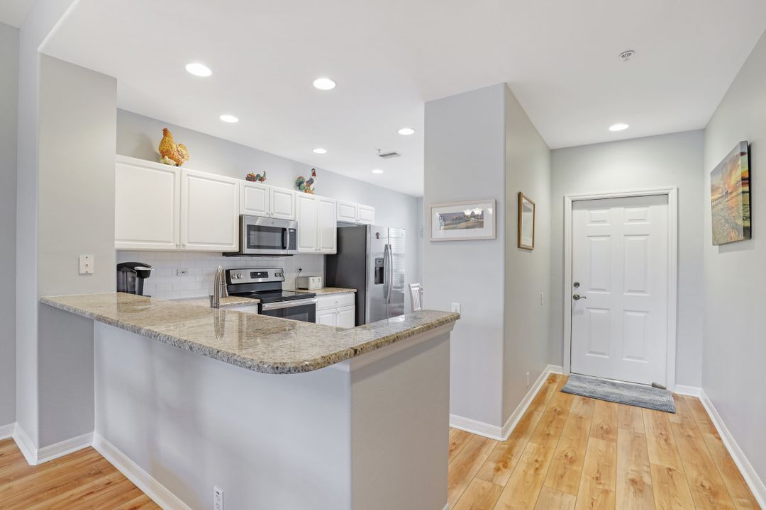 8217 Parkstone Pl #305, Naples, FL 34120