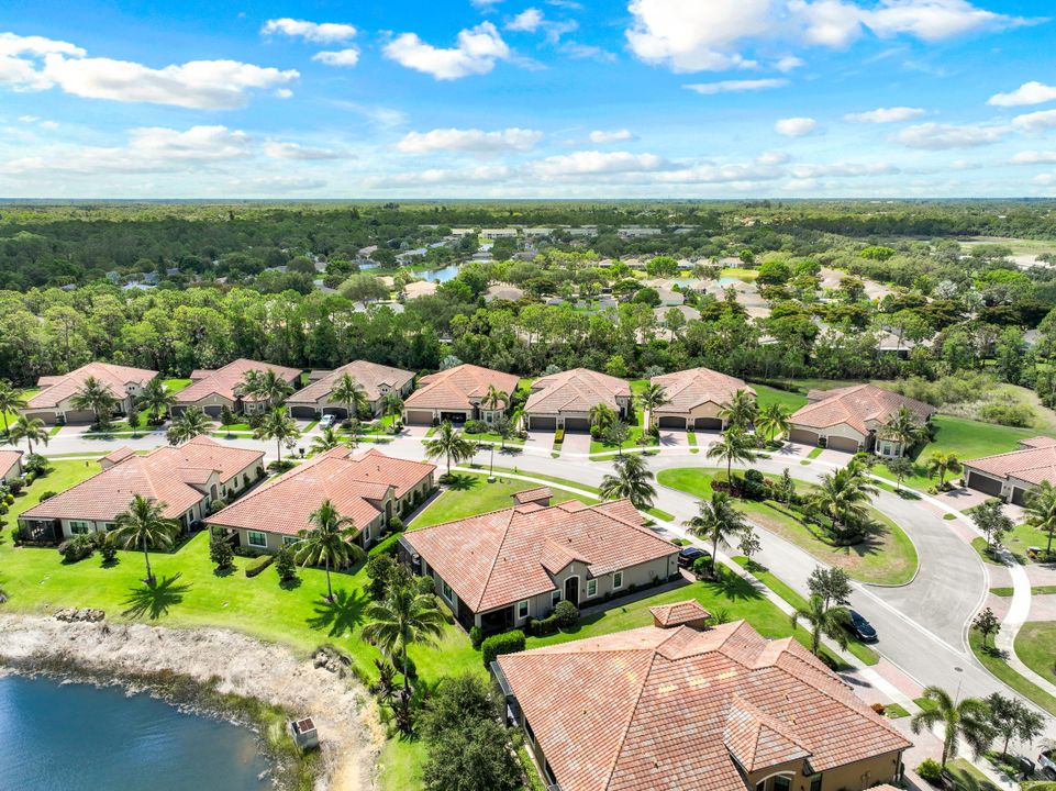 9160 Isla Bella Cir, Bonita Springs, FL 34135