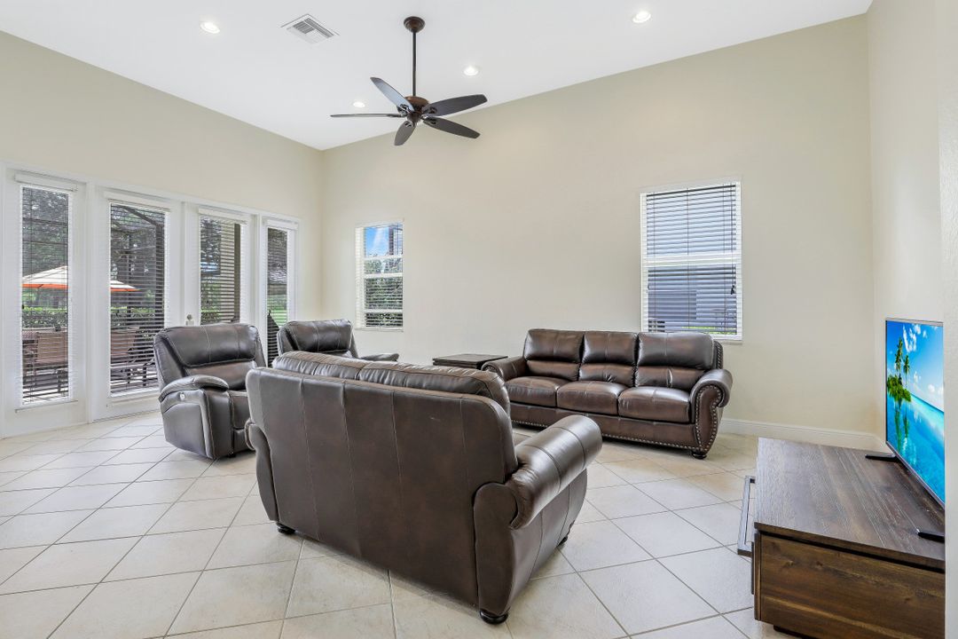 1717 Birdie Dr, Naples, FL 34120