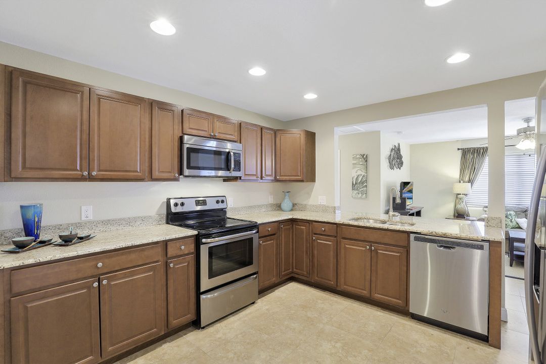 3950 Luverne St, Fort Myers, FL 33901