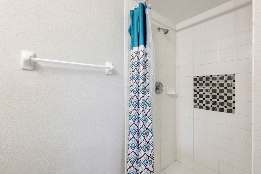 338 NE 23rd St, Cape Coral, FL 33909