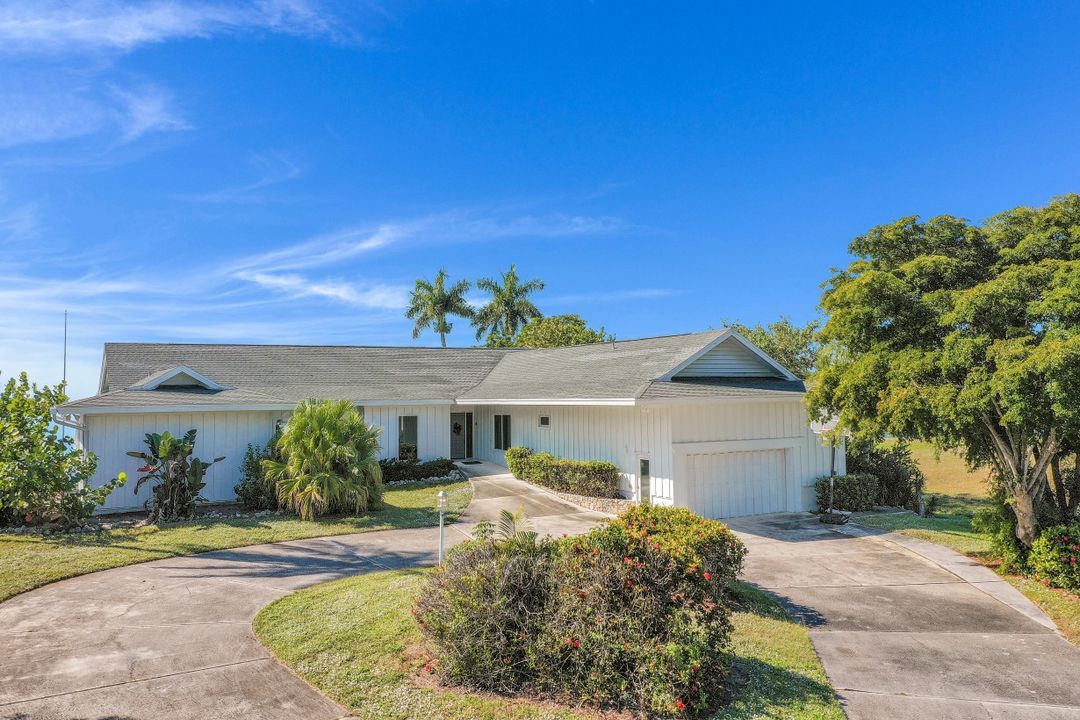 1028 W Inlet Dr, Marco Island, FL 34145