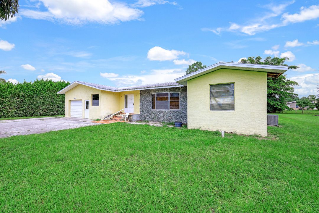 5257 Cypress Ln, Naples, FL 34113