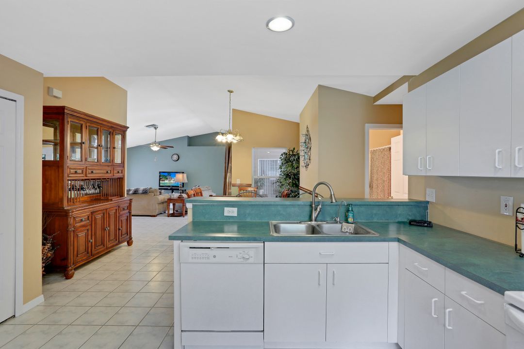 2254 SW 4th St, Cape Coral, FL 33991