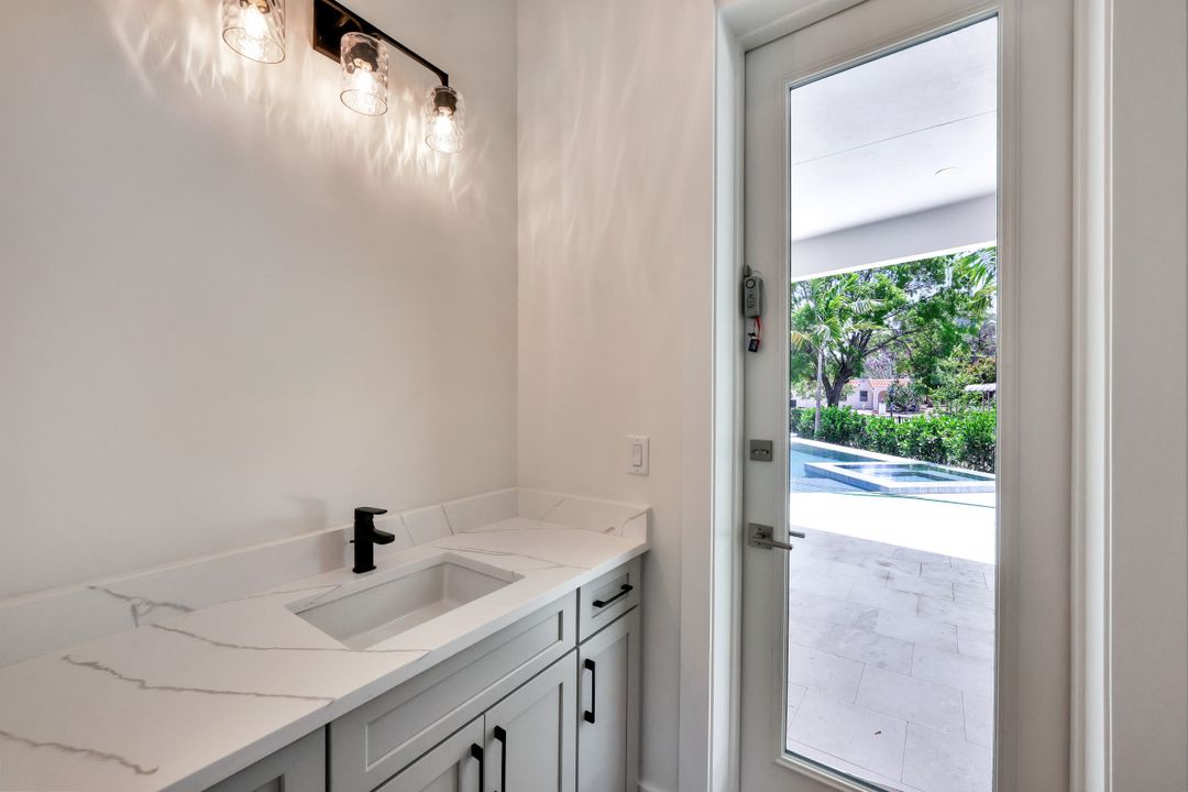 1385 Alcazar Ave, Fort Myers, FL 33901