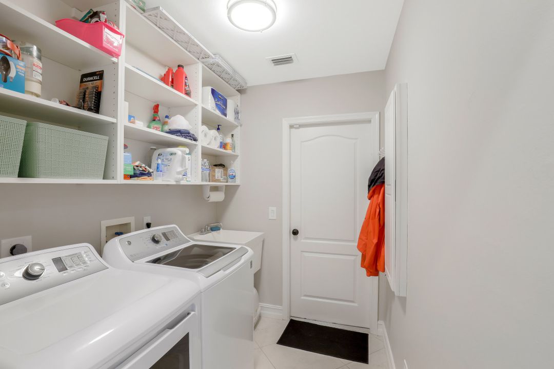 768 101st Ave N, Naples, FL 34108