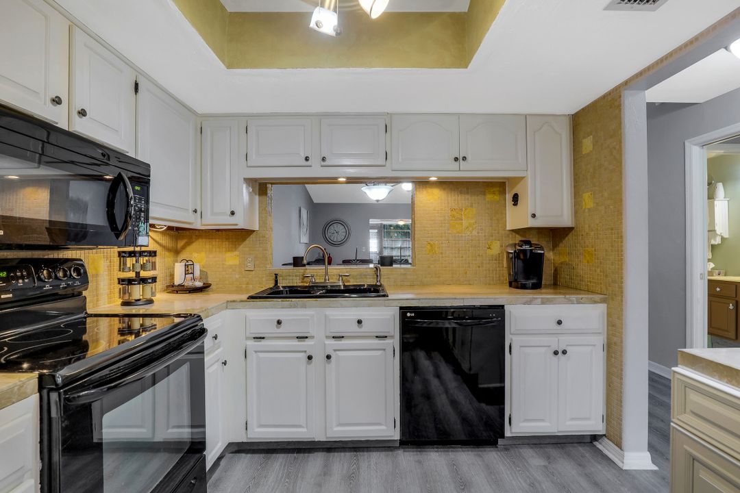 2091 Pine Isle Ln, Naples, FL 34112