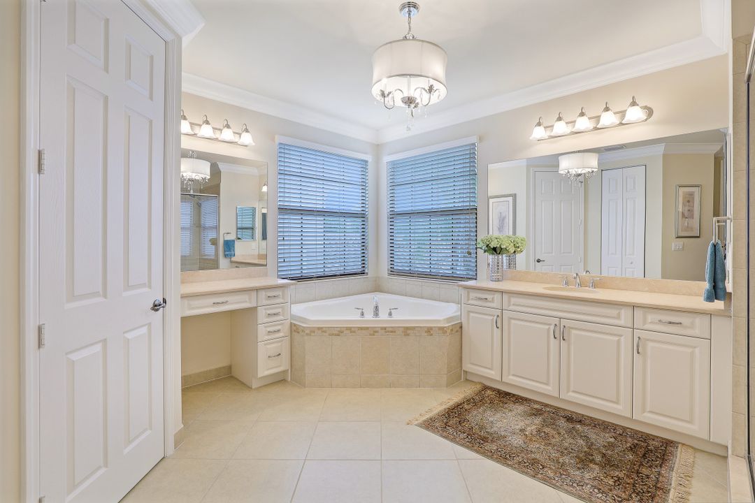 3342 Pacific Dr, Naples, FL 34119