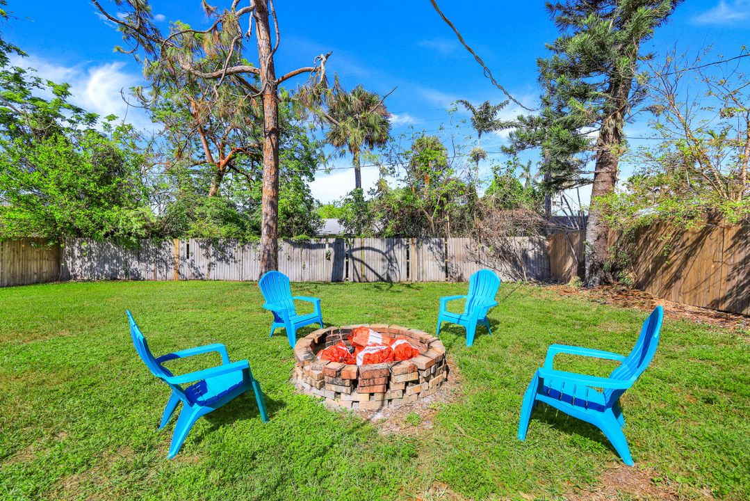 1239 Cooper Dr, Naples, FL 34103