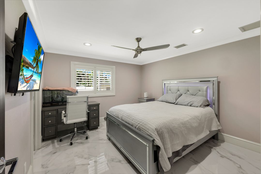 720 17th St NW, Naples, FL 34120