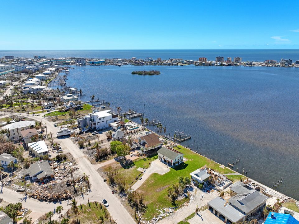 932 San Carlos Dr, Fort Myers Beach, FL 33931