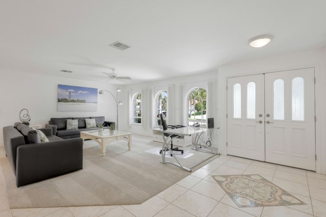 642 Coral Dr, Cape Coral, FL 33904